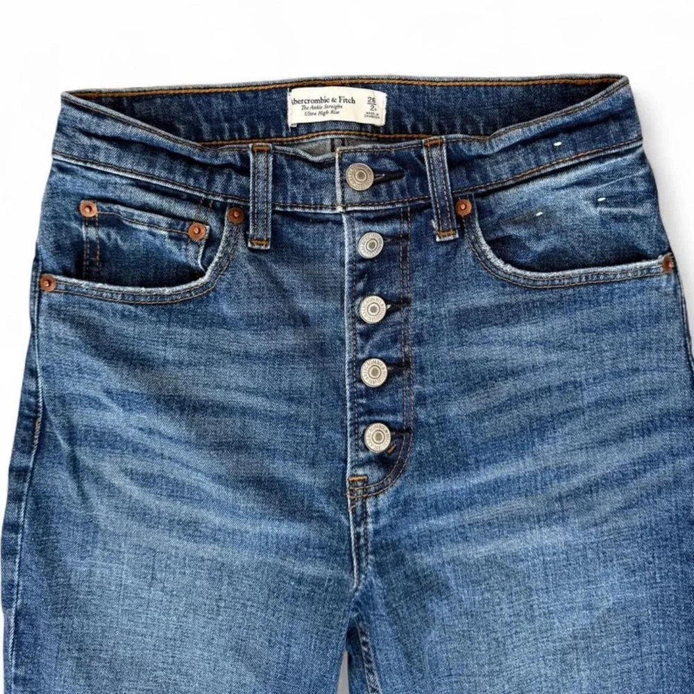 Abercrombie & Fitch The Ankle Straight, Ultra High Rise Jeans - Picture 3 of 5